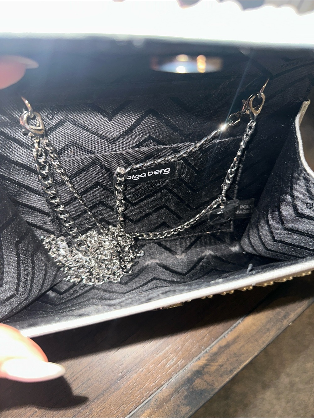 Olga Berg Elegant White Crystal Chain Shoulder Bag pearls and diamond - Picture 6 of 9